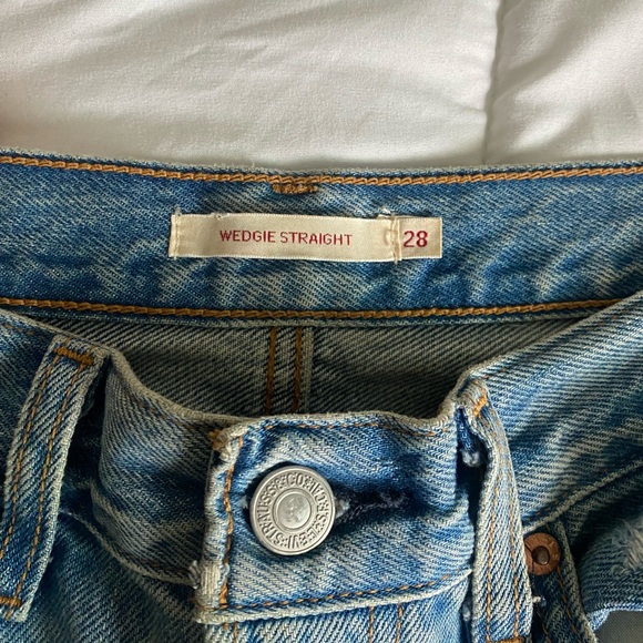 LAST CHANCE Levi’s Wedgie Straight Jean - Picture 2 of 5
